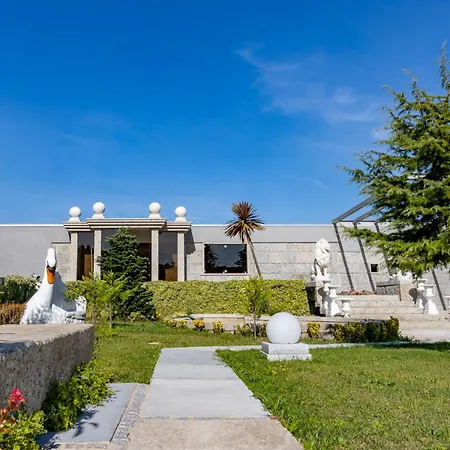 W430 Вилла Гимарайнш